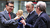 EUs finanskommissær Pierre Moscovici i diskusjon med ministre fra Spania og Italia i Brussel.