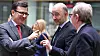 EUs finanskommissær Pierre Moscovici i diskusjon med ministre fra Spania og Italia i Brussel.