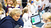 Statsministeren og 300 elever koste seg under Girl Tech Fest. – Det er viktig å lære om koding i skolen, sier Erna Solberg.
