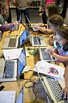 Koding på mikromaskinen BBC micro:bit, som tidligere er delt ut til en million britiske skolelever. Bilde: Marius Jørgenrud