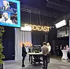 Næringslivsleder Anita Krohn Traaseth i podkastsamtale under NHOs årskonferanse, sammen med E24s Torbjørn Røe Isaksen, justisminister Emilie Enger Mehl og NRK-journalist Fredrik Solvang. Foto: Gabrielle Graatrud