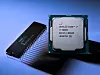 Bildet viser den originale Intel 8086-prosessoren fra 1978 ved siden av jubileumsmodellen Intel Core i7-8086K fra i år. Foto: Intel Corporation