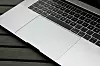 Macbook Pro har en gigantisk pekeplate som etter vår mening er overlegen de fleste pekeplater på Windows-baserte PC-er. Foto: Kurt Lekanger