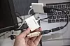 KABELROT: For å få koblet til to skjermer, tastatur, mus og en USB-hub måtte vi til med fire ulike overganger og kabler. Det finnes riktignok en mer avansert USB-C-hub fra Belkin som ville gitt oss alle nødvendige overganger, men denne koster over 3500 kroner. Foto: Kurt Lekanger, digi.no