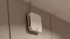 Smartcelle er produktnavnet Ice har valgt på sin småcelle, her montert på en vegg, matet med ethernet-kabel fra himlingen. Foto: Ice