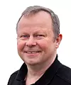 – Min innstendige oppfordring til alle som benytter sky-identiteter, er å foreta en risikoanalyse og evaluere behovet for å gjøre klar alternative løsninger som enkelt kan aktiveres, skirver Lars Petter Hosøy, som er seniorkonsulent og partner i Sicra. Foto: Sicra