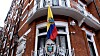 Flagget til Ecuador utenfor landets ambassade i London.