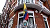 Flagget til Ecuador utenfor landets ambassade i London.