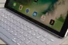 Apple iPad Pro 12.9 med Magic Keyboard. Vårt testeksemplar kom med engelsk tastaturoppsett, men det fås selvfølgelig også med norske tegn. Foto: Kurt Lekanger