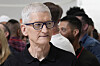 Apple, her ved toppsjef Tim Cook, sier lover og forskrifter gjør det umulig å lansere Siri AI i Europa.