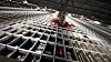 Logistikksystemet til komplett.no domineres av disse robotbilene, som kjører rundt og henter varer så fort det kommer inn bestilling på nettet. Nå vil teknologien bli en sentral del av den nye distrubisjonsmodellen.
