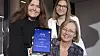 Prosjektleder for innovativ rehabilitering Carina Kolnes (t.v.), fysioterapeut Lina Lindegaard og gründer Hege Eiklid samarbeider tett om erfaringene med bruk av aktivitetsroboten «Berntsen».