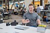Annonser på mobil står for mer enn tre fjerdedeler av inntektene til Facebook. Toppsjef Mark Zuckerberg (bildet) har også satset mye på video, og tror virtual reality kan bli det neste store. De øker i hvert fall forskningen på området kraftig.