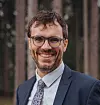 Sebastian Watzl er førsteamanuensis ved Universitetet i Oslo. Neuralink skiller seg ikke nødvendigvis så mye fra tidligere former for outsourcing av sinnet, mener Watzl. Foto: Universitetet i Oslo