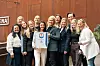 Administrerende direktør Kristine Dahl Steidel og HR-direktør Marianne Engebretsen i Microsoft Norge sier de har hatt en empatisk og ydmyk tilnærming til ting. Noe av det viktigste er å ha det gøy på jobb, mener de. Og de kan også skilte med kjønnsbalanse i ledelsen. – Det tror jeg er med på å tiltrekke oss et mangfold av nye talenter, sier Engebretsen. Foto: Microsoft