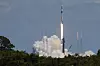 En Falcon 9-rakett tar av fra Cape Canaveral basen i Florida i mai. Space X har bedt amerikanske luftfartsmyndigheter om å få gjenoppta oppskytingene av raketten, selv om havariet som førte til flyforbudet 12. juli ikke er ferdig etterforsket.