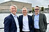Jørn Seglem (til venstre), toppsjef i Evidi, fotografert i Stockholm sammen med ledelsen i Active Solution, teknologidirektør Robert Folkesson (midten) og administrerende direktør Kjell Svanström. Evidi har kjøpt det svenske selskapet for å styrke sin posisjon i Norden.