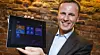 I denne verden er alt mulig: Knut Alnæs viser hvordan berøringsgrensesnittet til Windows 8 forenkler betjeningen av en virtuell Windows-pc på en iPad.