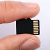 Med MicroSD-kort kan mange gigabyte med data lagres i enheter på størrelse med en fingernegl. Foto: Colourbox/ChristianChan