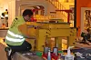 Pužar i full konsentrasjon under byggingen av en Lego-modell av en oljeplattform på oppdrag fra Aibel. Den ble utstilt på oljemessen Offshore Northern Seas i 2012. Nå står den ifølge Pužar resepsjonen til Aibel. Foto: Matija Pužar