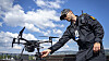 Prosjektleder for droner i politiet, Jørgen Lunde Ronge, med en DJI Matrice 210-drone. Nå har Datatilsynet åpnet tilsynssak mot Oslo politidistrikt for å finne ut om de bruker droner på lovlig måte.