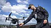 Prosjektleder for droner i politiet, Jørgen Lunde Ronge, med en DJI Matrice 210-drone. Nå har Datatilsynet åpnet tilsynssak mot Oslo politidistrikt for å finne ut om de bruker droner på lovlig måte.