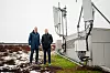 Pål Bjørdal (til venstre), administrerende direktør i Griptel og Eivind Helgaker, administrerende direktør i Ice. Det er mye utstyr som skal festes trygt i mastene for å hindre nedetid.