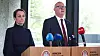 Barnevernsbyråd Line Berggreen Jacobsen (Ap) og byrådsleder Rune Bakervik (Ap) i Bergen kommune forteller pressen om den alvorlige systemsvikten i mai 2023.
