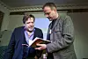 John Perry Barlow og Håkon Wium Lie har begge et sterkt forhold til boka Hackers: Heroes of the Computer Revolution, som Steven Levy utga i 1984. Boka ble utgitt på nytt, med oppdateringer, i 1994 og 2010.