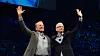 Ciscos tidligere konsernsjef John Chambers (til venstre) og Apples toppsjef Tim Cook annonserte samarbeidet i august i fjor.