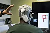 Teknologien med brain-computer interface (BCI) har vært i bruk i lengre tid, men nå har forskere fått et gjennombrudd ved bruk av BCI og kunstig intelligens på å omgjøre tanke til tale hos personer med lammelser. Her fra et forsøkt med BCI-teknologien ved University of South Florida i USA i juni 2022.