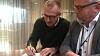ROR-IKT mener at Evry ikke klarte å levere. Her fra signering av kontrakten for ganske nøyaktig ett år siden. Fra v. daglig leder Fred Gjørtz og styreleder Arne Sverre Dahl i ROR-IKT. Dahl er også rådmann i Molde.