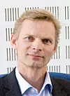 Direktør for samfunnskontakt i Get, Øyvind Husby, forteller at de frigjør 20 MHz fra radio og 77 MHz fra analoge TV-signaler. Foto: Håvard Fossen