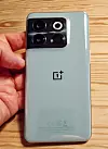 Pen: OnePlus skal ha for designene. At de bruker plast på baksiden, gjør ingenting. En færre ting som kan knuses. Foto: Odd Richard Valmot