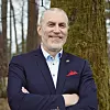 Østfolds førstekandidat til Stortingsvalget Johan Rud reagerer sterkt på Metas nye KI-praksis og mener regjeringen burde tatt langt større grep for å regulere selskapet i Norge. Foto: MDG