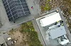 Telias testoppsett, med solcellepaneler og konteinere for hydrogen, brenselsceller og batterier, tar større plass enn en ordinær basestasjon for mobiltelefoni. Men det har sørget for mer enn tre måneder med reservestrøm.