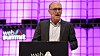 Skaperen av weben, Tim Berners-Lee, taler til deltakerne under Web Summit 2018 som ble arrangert i Lisboa, Portugal, denne uken.