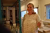 Her er Conax-sjef Berit Svendsen avbildet i selskapets lokaler. I dette rommet produseres opptil 250 000 kort i uka.