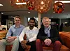 Knowit har bygget opp et eget miljø rundt maskinlæring, der (fra v.) Malte Loller-Andersen og Manu Gopinathan er sentrale. Avdelingsleder (til høyre) Lars Ivar Næss røper at de har et hårete mål om å få maskinlæring inn i alle kundeprosjekter. Foto: Marius Jørgenrud