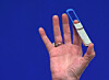 Diane M. Bryant viste fram en av Intels nye Silicon Photonics-transceivere under selskapet utviklerforum denne uken.