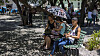 Folk kobler seg opp i en park i hovedstaden Havana. I august fikk cubanere for første gang fri adgang til internett med en åtte timer lang gratistest av mobildata. Nå lanseres 3G-tilbudet for fullt.