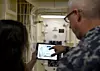 Utvidet virkelighet gjør det enklere å planlegge endringer i hundrevis av kilometer med rør og kabler. Foto: MC1 (SW) Aidan Campbell/US Navy