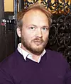 GraphQL er et paradigmeskifte for utviklere, mener Bård Farstad. Han er teknolog og CEO i Crystallize. Broren er siviløkonom og styreleder. Foto: Marius Jørgenrud