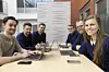 Hele mobil-teamet jobber ved Dips' Trondheim-kontor. Fra venstre: Sander Nicolausson, Tor Erik Guin, produktsjef Tore Mørkved, Vetle Finstad, Geir Smistad og Lisa Frodadottir Haugen. Foto: Dips