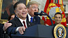 Vennligere tider: Broadcoms CEO, Hock Tan, ble omfavnet av USAs president Donald Trump da Tan i november 2017, under et besøk i Det ovale kontor, kunngjorde at Broadcoms hovedkontor skal flyttes til USA.