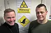 Tore Kristoffersen og Arne Igesund i Lyse Tele/Ice utenfor 5G-laben i Nydalen, der ingeniørene blant annet tester 5G-utstyr før det tas i bruk i nettverkene.