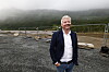 Stian Jenssen, sjef for Nscale Scandinavia, på tomten i Narvik der det første datasenteret skal stå klart neste år.