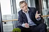 Investeringsdirektør for kraft- og fornybarenergi i Pareto Securities, Lars Ove Skorpen, råder norsk industri til å sikre seg langsiktige strømkontrakter før store KI-datasentre presser opp prisen på strøm.