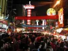 Travle gater i Bangkok i Thailand. Det asiatiske markedet har i årenes løp blitt svært viktige for Telenor, og bidrar til at selskapet har i overkant av 250 millioner kunder på verdensbasis. Foto: Scanpix