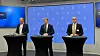 Ingen detaljer rundt angrepet ble kommentert under pressekonferansen 24. juli. Senere samme dag offenltliggjorde NSM sårbarheten. Fra venstre: Erik Hope, direktør i Departementenes sikkerhets- og serviceorganisasjon (DSS), kommunal- og distriktsminister Sigbjørn Gjelsvik og Geir Arild Engh-Hellesvik i Nasjonal sikkerhetsmyndighet (NSM). Foto: Vilde Alstad